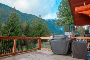 Douglas Fir Retreat, Mtn Views and Expansive Deck